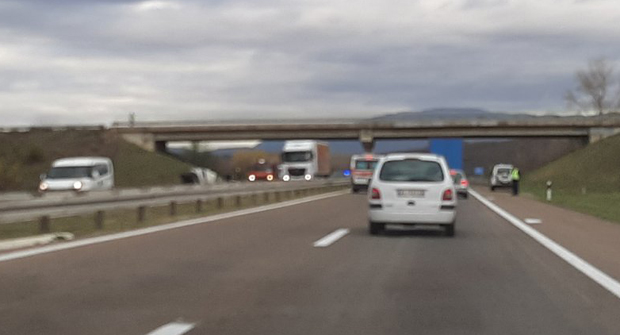 Трагедија код Ниша: Тројица погинула у судару камиона и комбија (ФОТО/ВИДЕО)